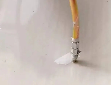 澄江瓷砖空鼓维修公司专业解答在瓷砖铺贴过程中，如果使用的砂料过粗（如全部使用了粗砂），可能会导致以下问题